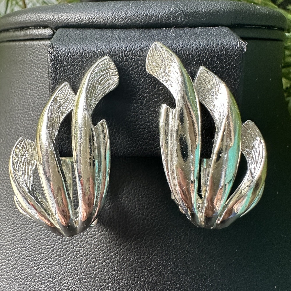 VTG Earrings Clip 1.25 Inch Silver Tone Swirl‎ Wave Organic Freeform Texture